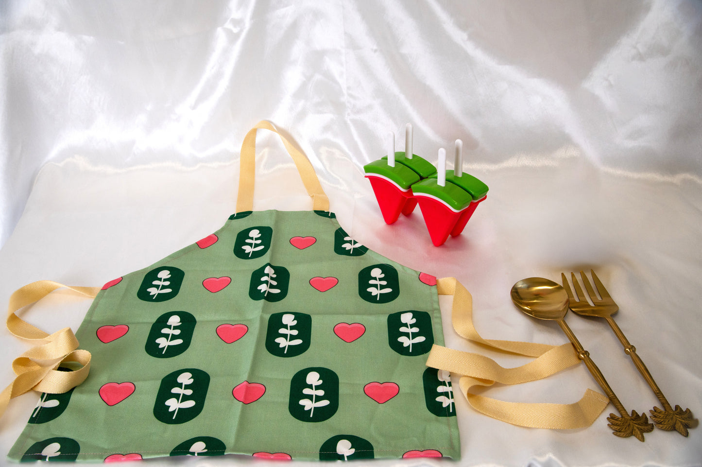 HEARTHLOOM™ Mini & Me Apron Duo